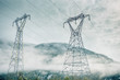 © ILJA C. HENDEL - Strommast vor nebeliger Berglandschaft in Norwegen wo über 90 Prozent des Stroms aus Wasserkraft kommen