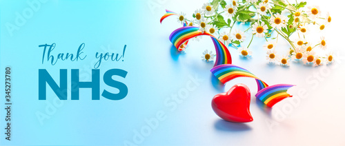 Fotomural Red heart and curled rainbow ribbon