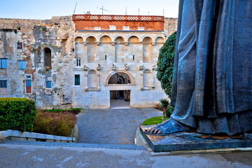 Wall Mural - Split old town gate and Grgur Ninski statue famous thumb view
