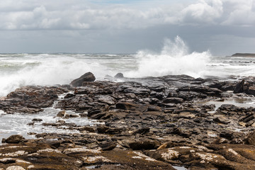 Wall Mural - sea crushing on rocks