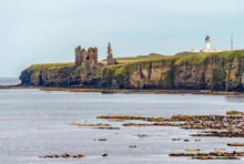 Noss Head Lighthouse And Castle Sinclair Girnigoe