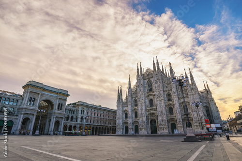 Cuadros en Lienzo Milan Italy, city skyline sunrise at Milano Duomo Cathedral empty nobody