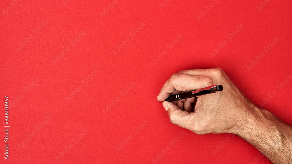 Męska ręka pisze na pustym  tle - obrazy, fototapety, plakaty 