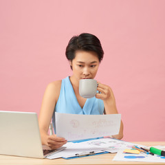 Fototapete - Attractive office worker resting in office