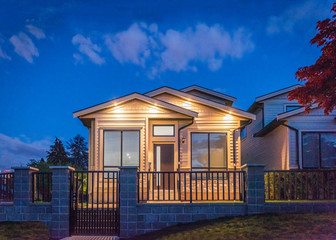 Wall Mural - Luxury house at night in Vancouver, Canada.