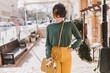 © Look! - Carefree woman with short hairstyle posing with smile on the street. Outdoor shot of winsome lady with elegant yellow purse.