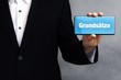© MQ-Illustrations - Grundsätze. Geschäftsmann im Anzug hält ein Smartphone in die Kamera. Der Begriff Grundsätze steht auf dem Handy. Konzept für Business, Finanzen, Statistik, Analyse, Wirtschaft