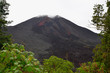 Wulkan Pacaya wciąż dymi choć od ostatniej większej erupcji minęło kilka lat. Doszło wówczas do rozerwania góry a lejąca się z krateru lawa, zastygła jako wielkie pole magmy.