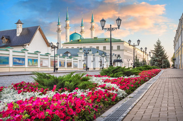 Wall Mural - Цветы в Казанском Кремле Red flowers on the territory of the Kazan Kremlin