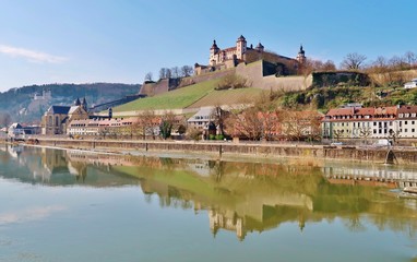 Wall Mural - Würzburg, Main mit Festung Marienberg