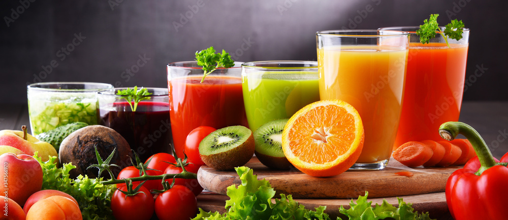 Glasses with fresh organic vegetable and fruit juices - obrazy, fototapety, plakaty 