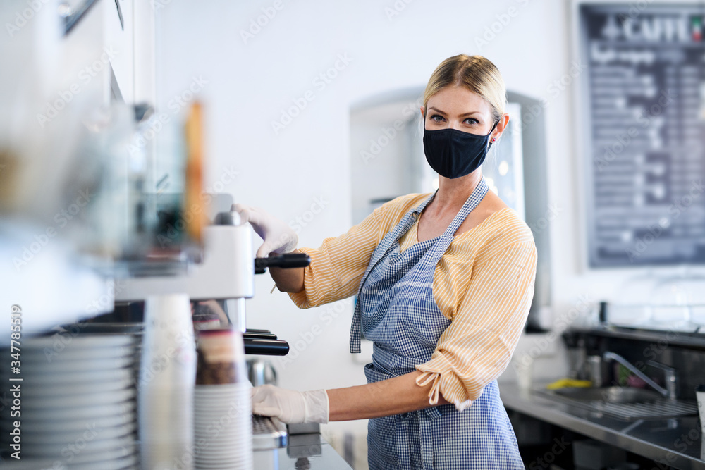 Coffee shop woman owner working with face mask, open after lockdown quarantine. - obrazy, fototapety, plakaty 