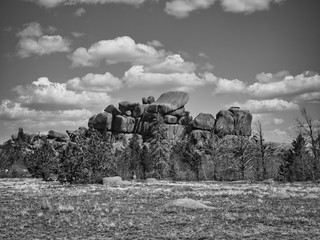 Poster - Black and white image of amazing rock formations with a balancing rock on top