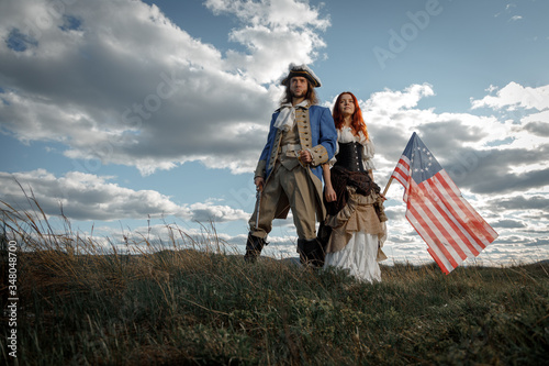 Fotomural Man in form of officer of War of Independence and girl in historical dress of 18th century