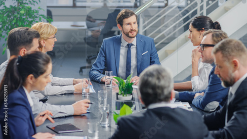 In the Modern Corporate Office Meeting Room: Diverse Group of Businesspeople, Lawyers, Executives and Members of the Board of Directors Talking, Negotiating and Working on a Winning Strategy Tableau sur Toile