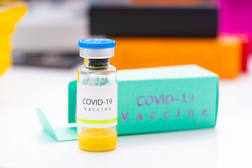 Canvas Print - Coronavirus, Covid 19 virus, vaccine vial