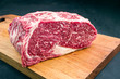 Rohes dry aged Wagyu Entrecote Steak vom Rind angeboten als closeup auf einem Modern Design Holz Board