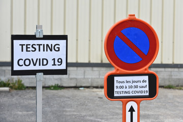 Wall Mural - testing covid-19 coronavirus santé épidémie pandémie signalisation