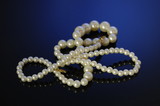 Fototapeta Łazienka - jewelry necklace pearl gold