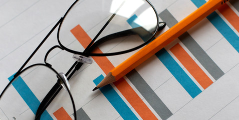 Poster - top view of business chart on white table with pencil