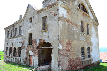 Canvas Print - old abandoned house