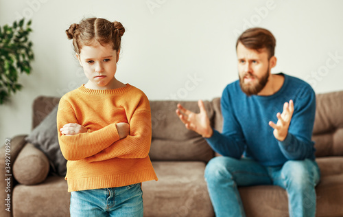 Fotografía Strict father scolding displeased daughter.
