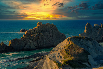 Vista de atardecer en costa cantabra