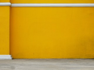 Canvas Print - aged street yellow wall background