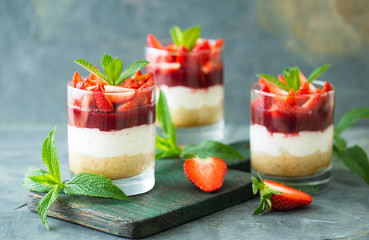 Wall Mural - Strawberry dessert - cheesecake in the glass