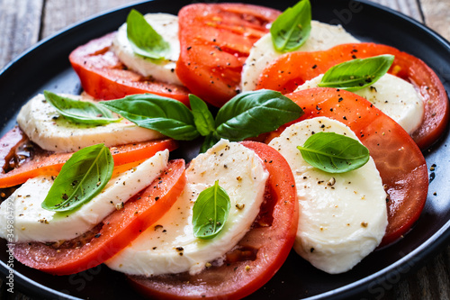 Fotografía Caprese salad on wooden board