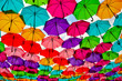 canvas print picture - Bunte Regenschirme am Himmel
