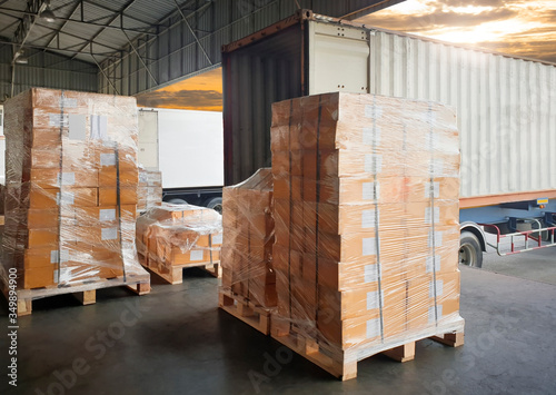 Fotomural Interior of warehouse dock, Large pallet shipment goods, Truck docking load carg