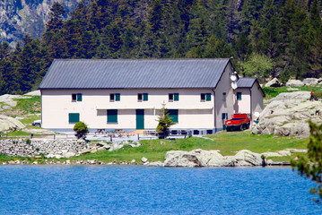 Sticker - Le lac et le refuge de Gaube Cauterets Hautes-Pyrénées