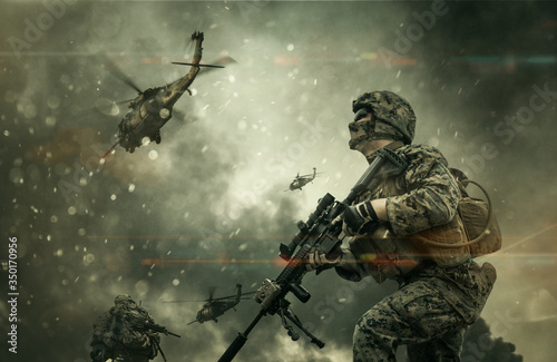 Plakaty wojskowe  oddzialy-wojskowe-i-helikopter-na-polu-bitwy