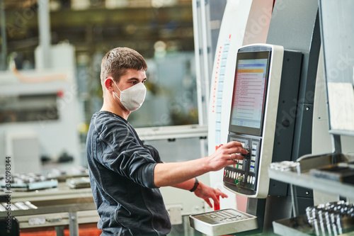 Cuadros en Lienzo Industrial worker operating cnc machine in protective mask at metal machining in