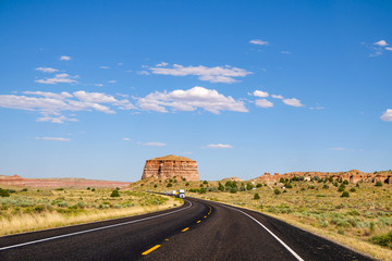 Canvas Print - Scenic Arizona road with cars