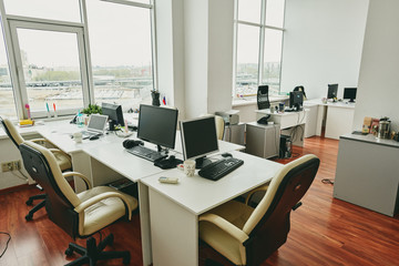 Poster - Interior of empty modern office with desktop computers on tables placed near each other, coronavirus quarantine concept
