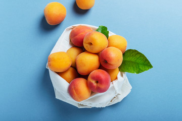 Fresh biological apricots