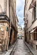 Kleine enge Straße in Paris