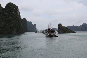 Sticker - Bateaux de croisières sur la baie d'Halong, Vietnam