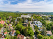 Panoramablick auf die Stadt Wiesbaden, den Neroberg, das Opelbad, die Russisch-Orthodoxe Kirche und die wunderschönen Umgebung.