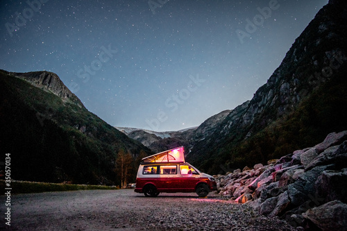 Cuadros en Lienzo VW California T6 Bulli Nachthimmel Norwegen
