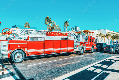Fotomural Beverly Hills area and fire trucks, hurry to fire.