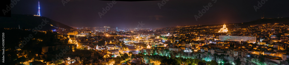Beautiful panoramic view of night Tbilisi cityscape - obrazy, fototapety, plakaty 