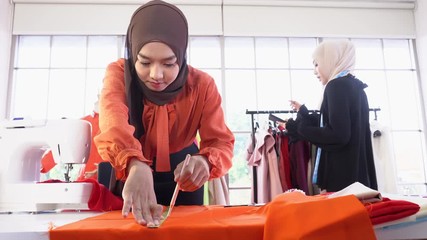 Poster - Muslim women measuring fabric length To prepare the garment