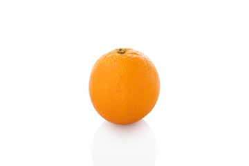 Orange. Single orange on a white background. (Tr - portakal)
