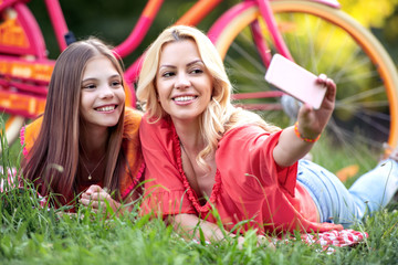 Canvas Print - Mother and daughter take a selfie