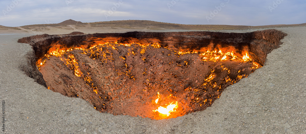Darvaza (Derweze) gas crater (Door to Hell or Gates of Hell) in Turkmenistan - obrazy, fototapety, plakaty 