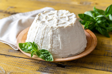 Canvas Print - Ricotta with fresh basil