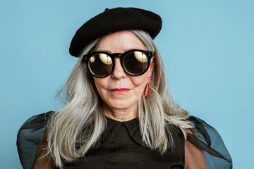 Poster - Cool grandma with an attitude in a beret and sunglasses